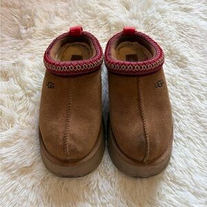 UGG Caramel Tan/Brown Platform Tasmans with Red Thread Trim Ladies Size 6